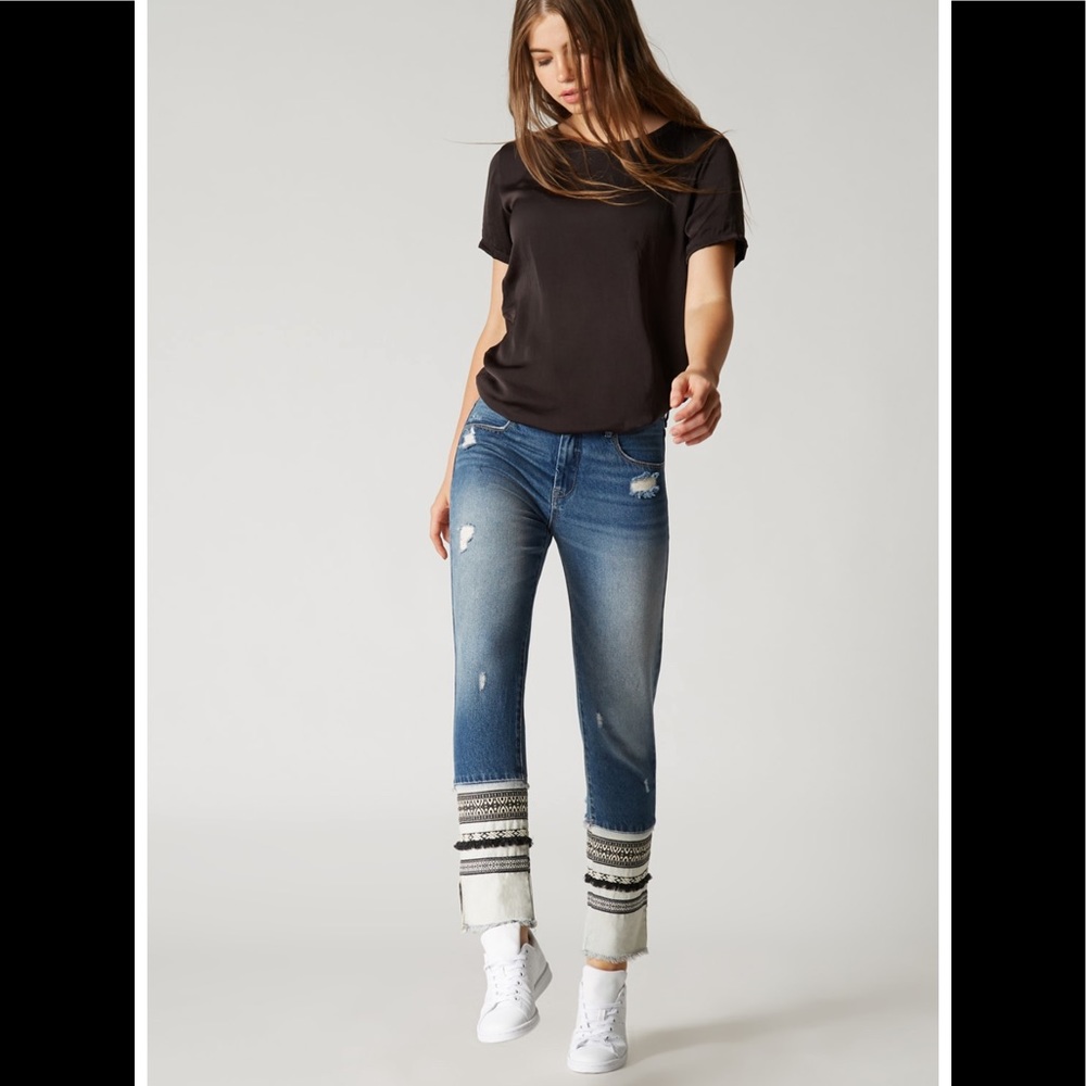 Blanknyc Distressed Miss Molly Straight Leg